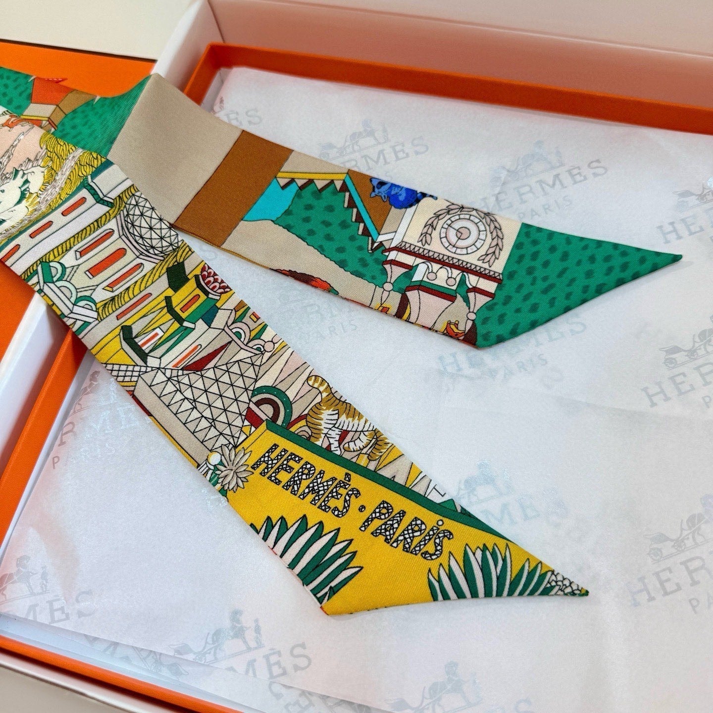 HERMES HERMES 25S NECKERCHIEF 86 IN SILK 989358