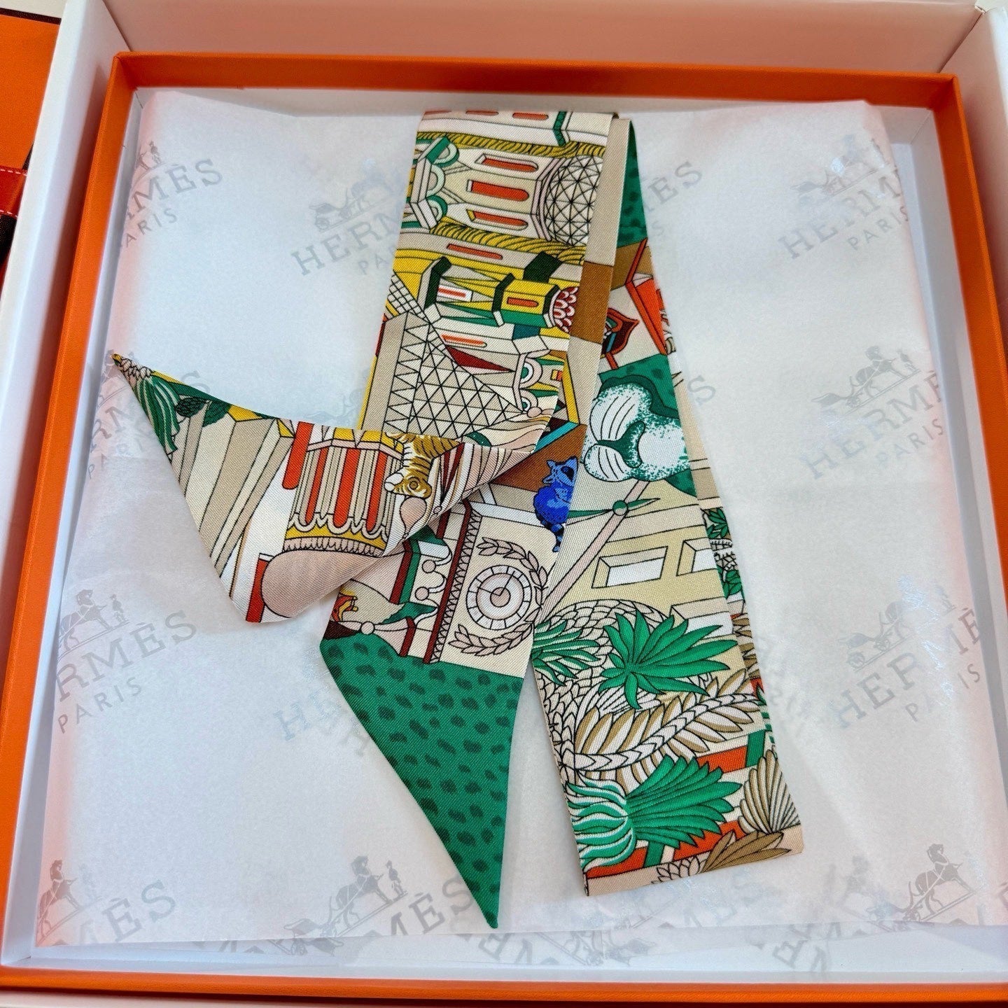 HERMES HERMES 25S NECKERCHIEF 86 IN SILK 989358