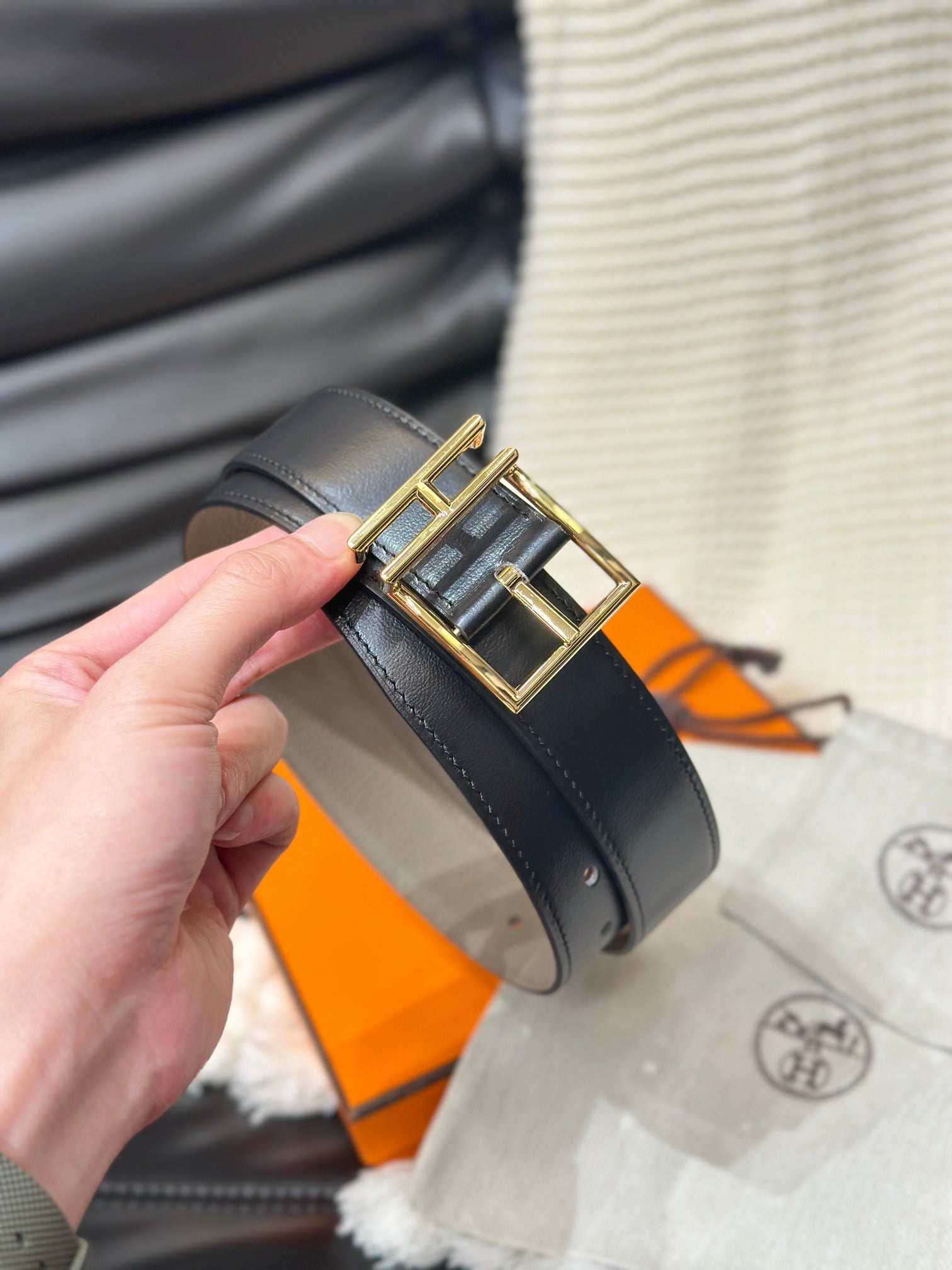 HERMES NATHAN 32MM REVERSIBLE BELT IN BLACK AND TAN LEATHER GOLD BUCKLE