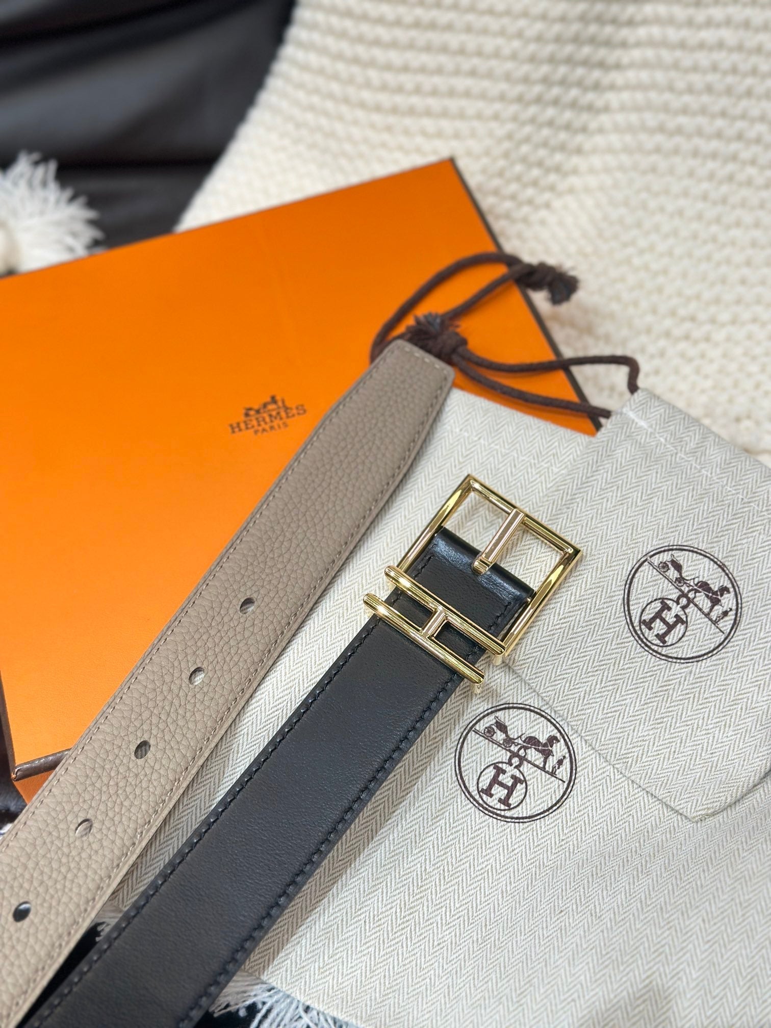 HERMES NATHAN 32MM REVERSIBLE BELT IN BLACK AND TAN LEATHER GOLD BUCKLE