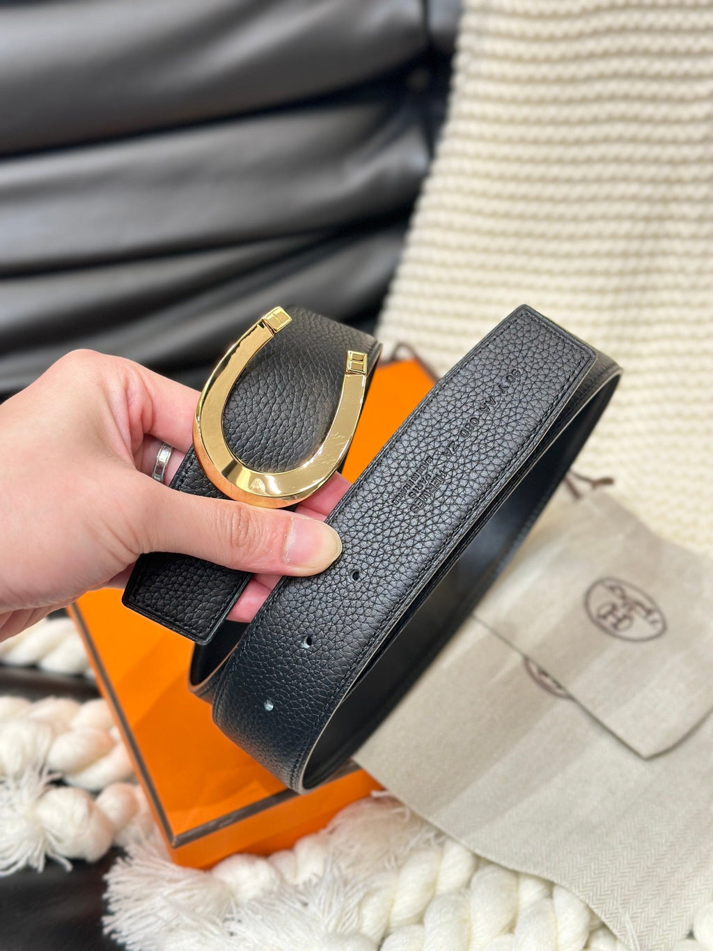 HERMES LUCK BELT GOLD BUCKLE & REVERSIBLE BLACK LEATHER STRAP 38MM
