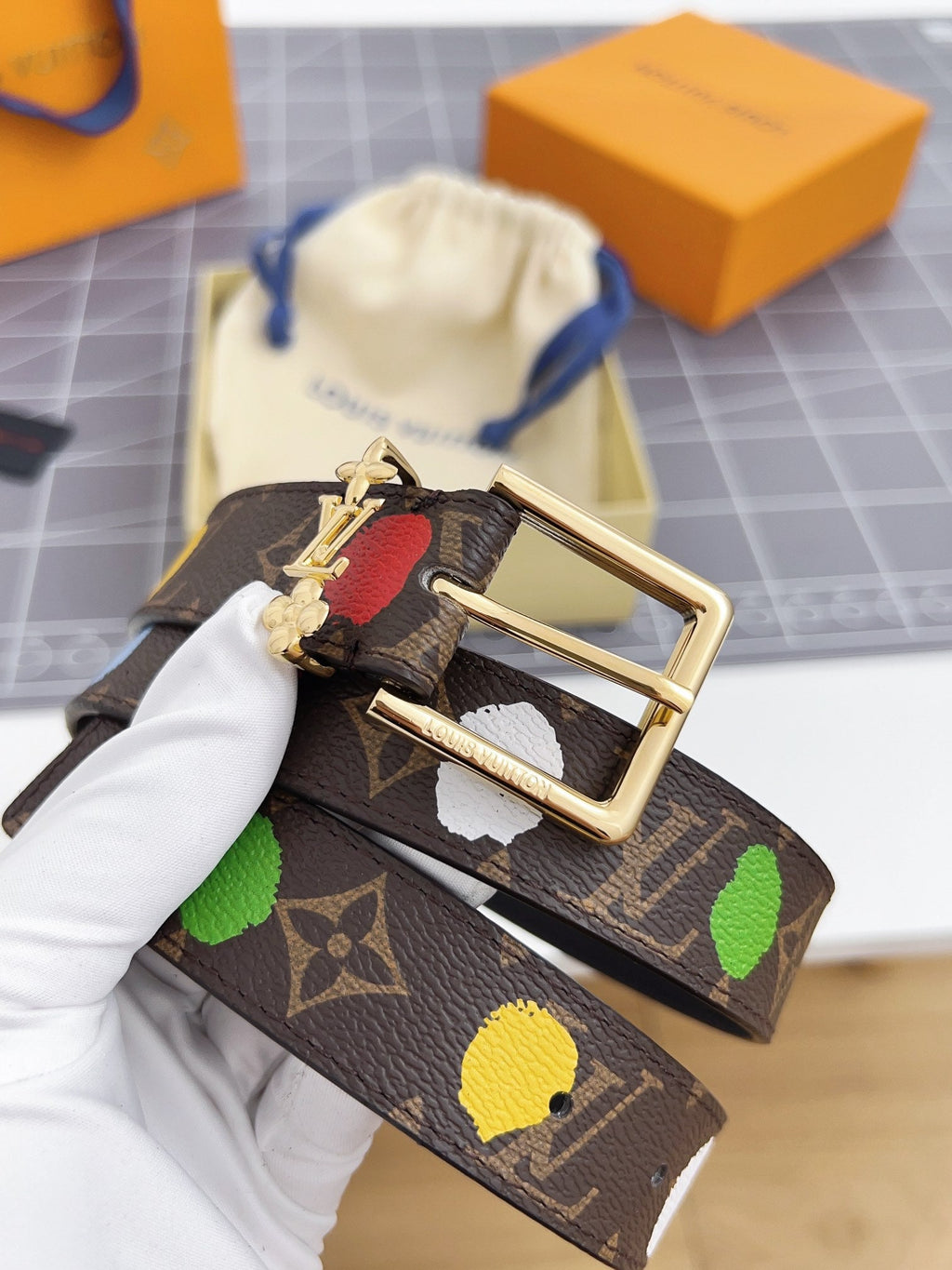 LOUIS VUITTON LV BLOOM 30 MM IN COLORFUL MONOGRAM CALFSKIN GOLD HARDWARE
