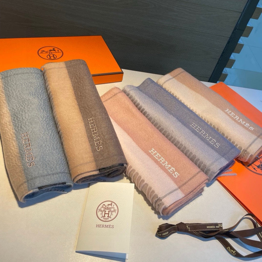 HERMES SCARF 180 CM IN POWDER BLUE CASERE 366045