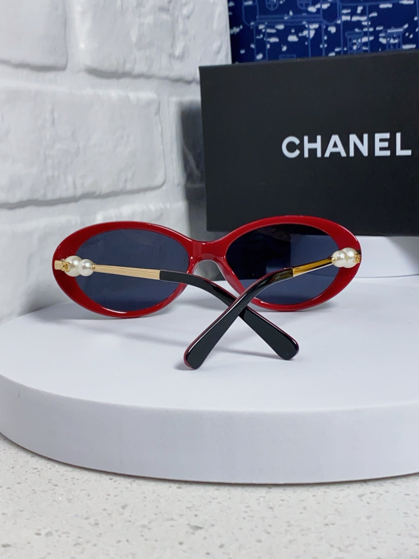 CHANEL OVAL SUNGLASSES 640344 IN BLACK RED ACETATE METAL FRAME EMBOSSED PEARL