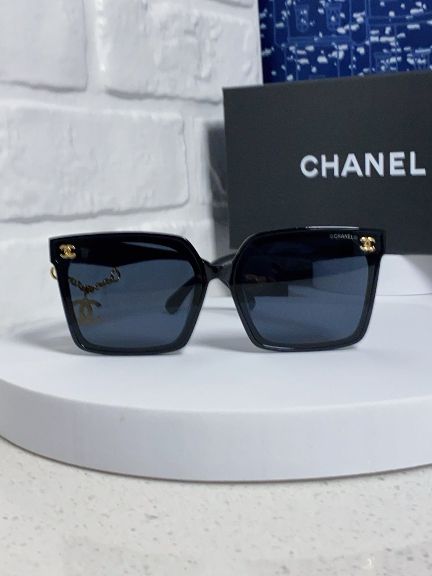 CHANEL SQUARE SUNGLASSES 641812 IN BLACK ACETATE GOLD CHAIN