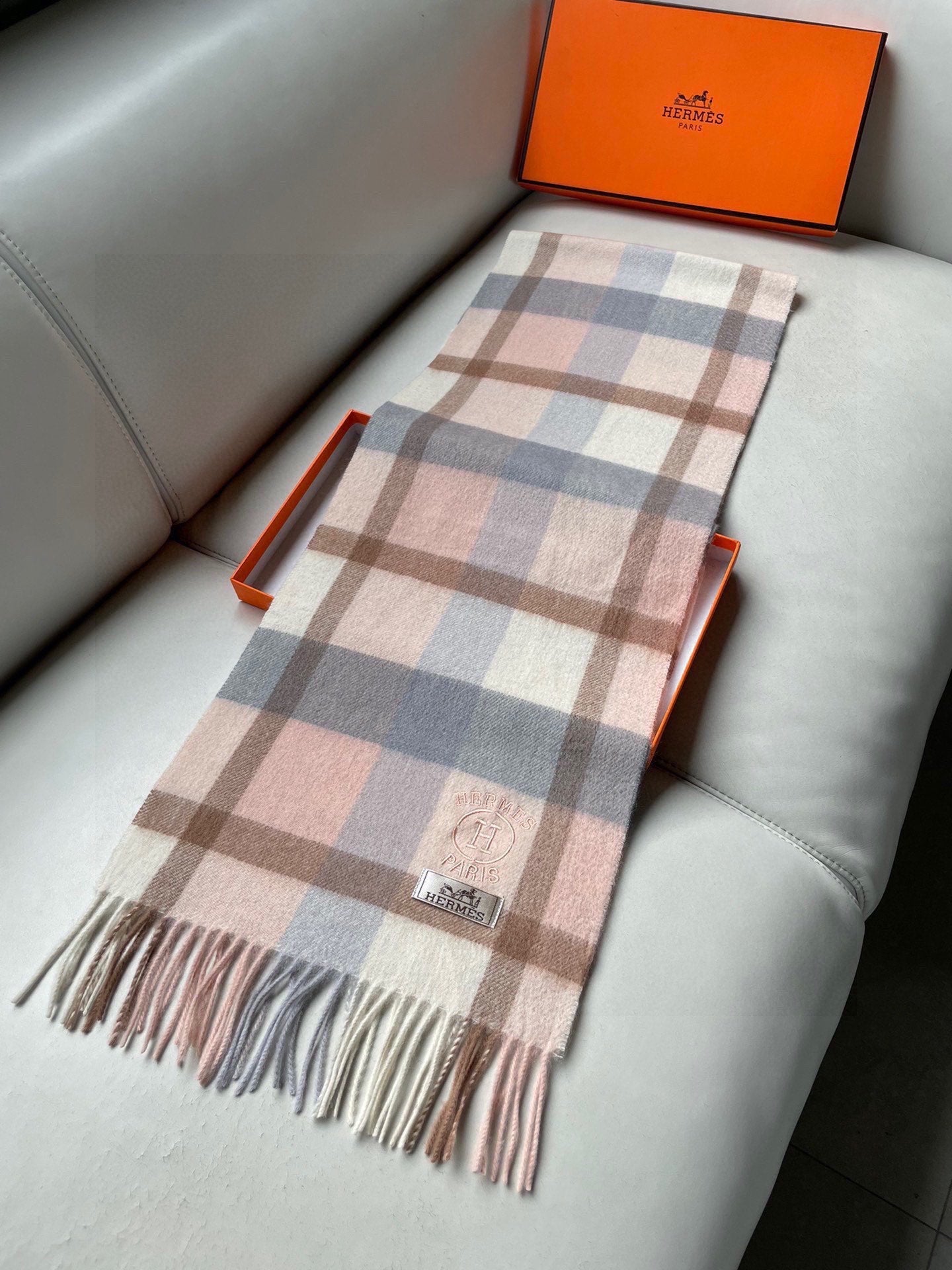 HERMES SCARF 180 CM IN LIGHT PINK CARO CASERE