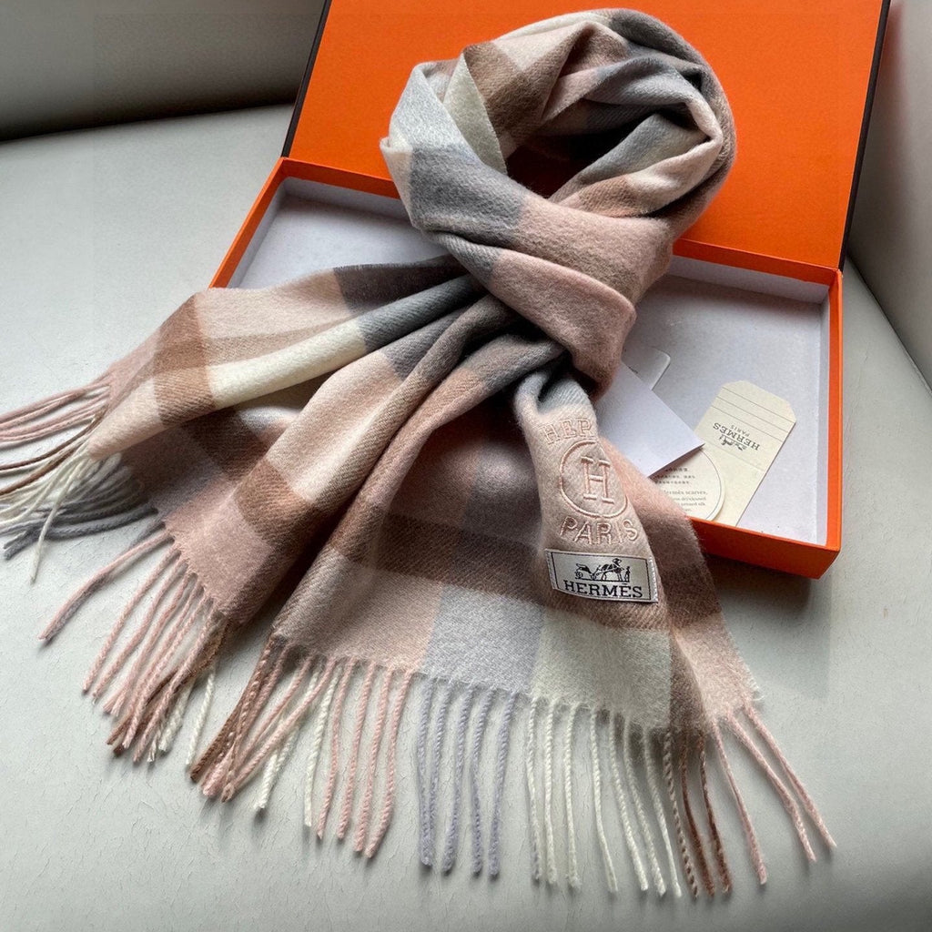 HERMES SCARF 180 CM IN LIGHT PINK CARO CASERE