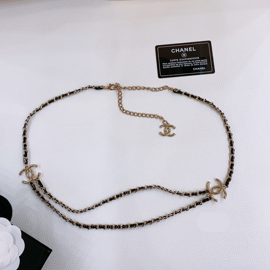 CHANEL CHAIN BELT IN GOLD METAL INTERWOVEN WITH CALFSKIN STRAPS