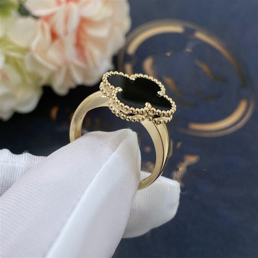 Van Cleef & Arpels CLOVER ONYX RING