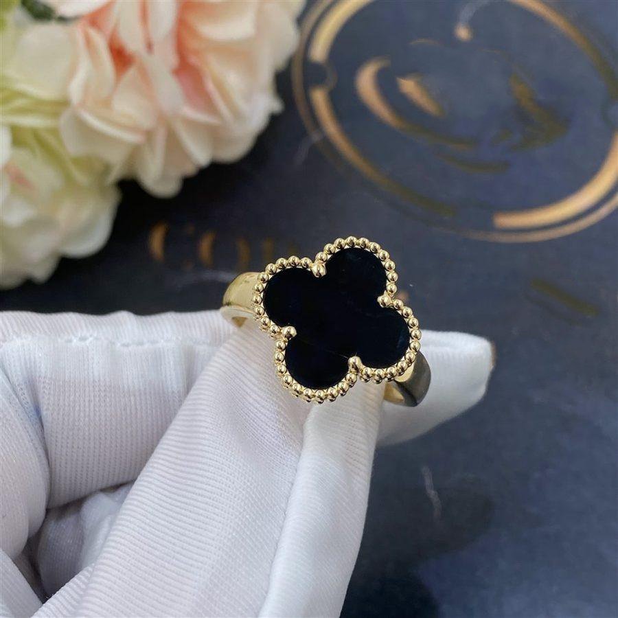 Van Cleef & Arpels CLOVER ONYX RING