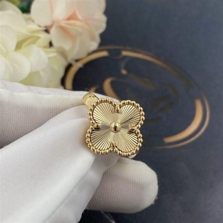 Van Cleef & Arpels CLOVER GOLD RING